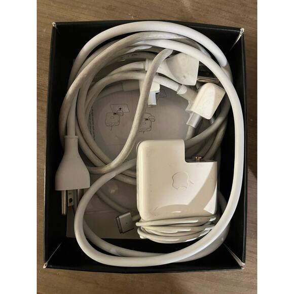 Apple Mac Book 60W Mag Safe Power Adapter - Picture 5 of 7